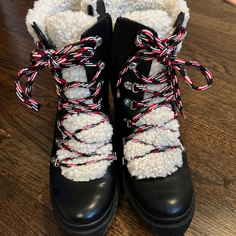 8.5 Sherpa lace up boots black pu leather with heel